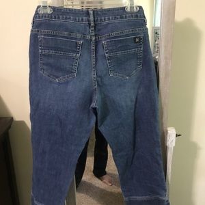 Simply Vera Wang blue jean capri